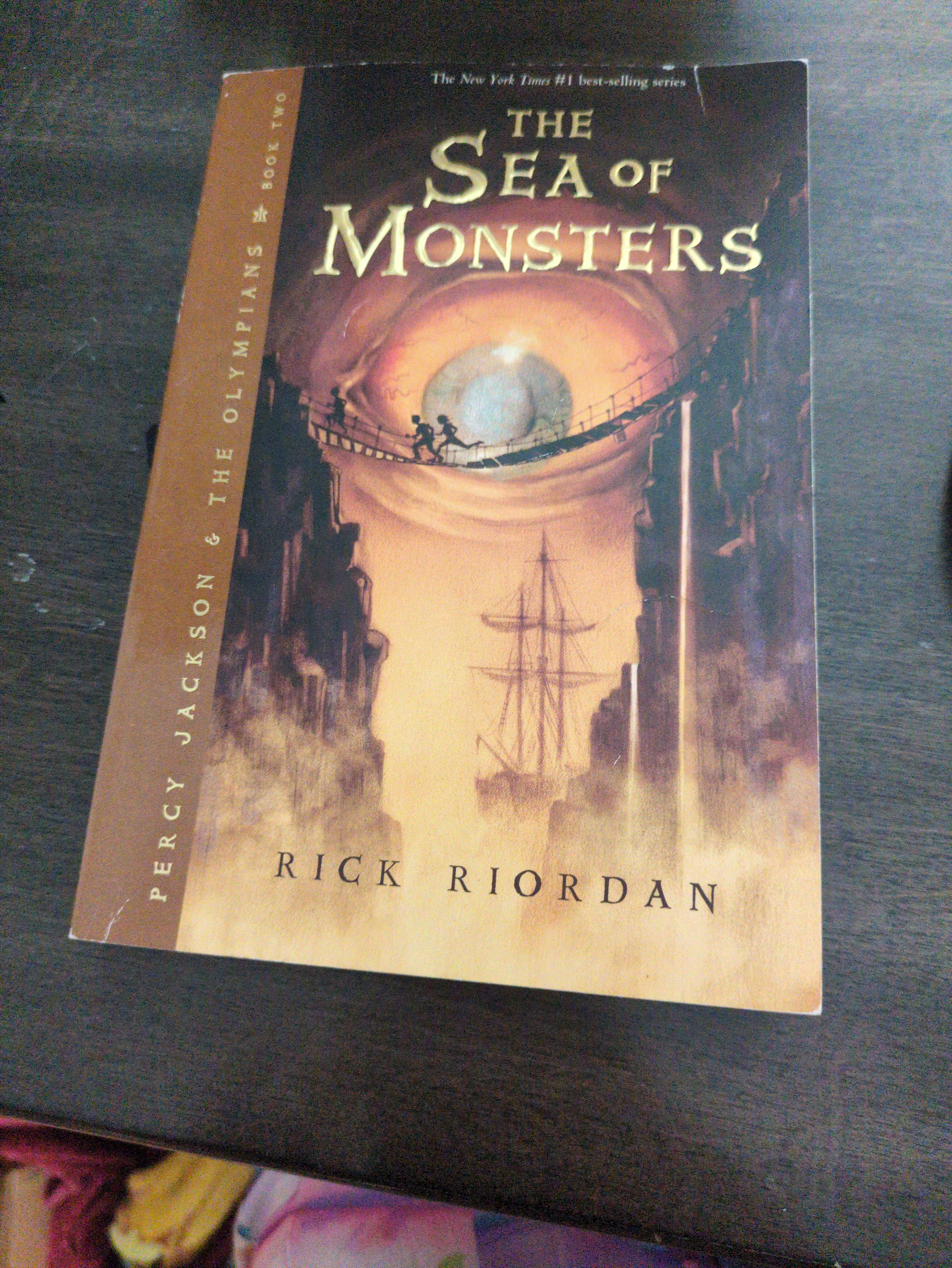Cover of The Sea of Monsters (Percy Jackson and the Olympians, Book 2)
