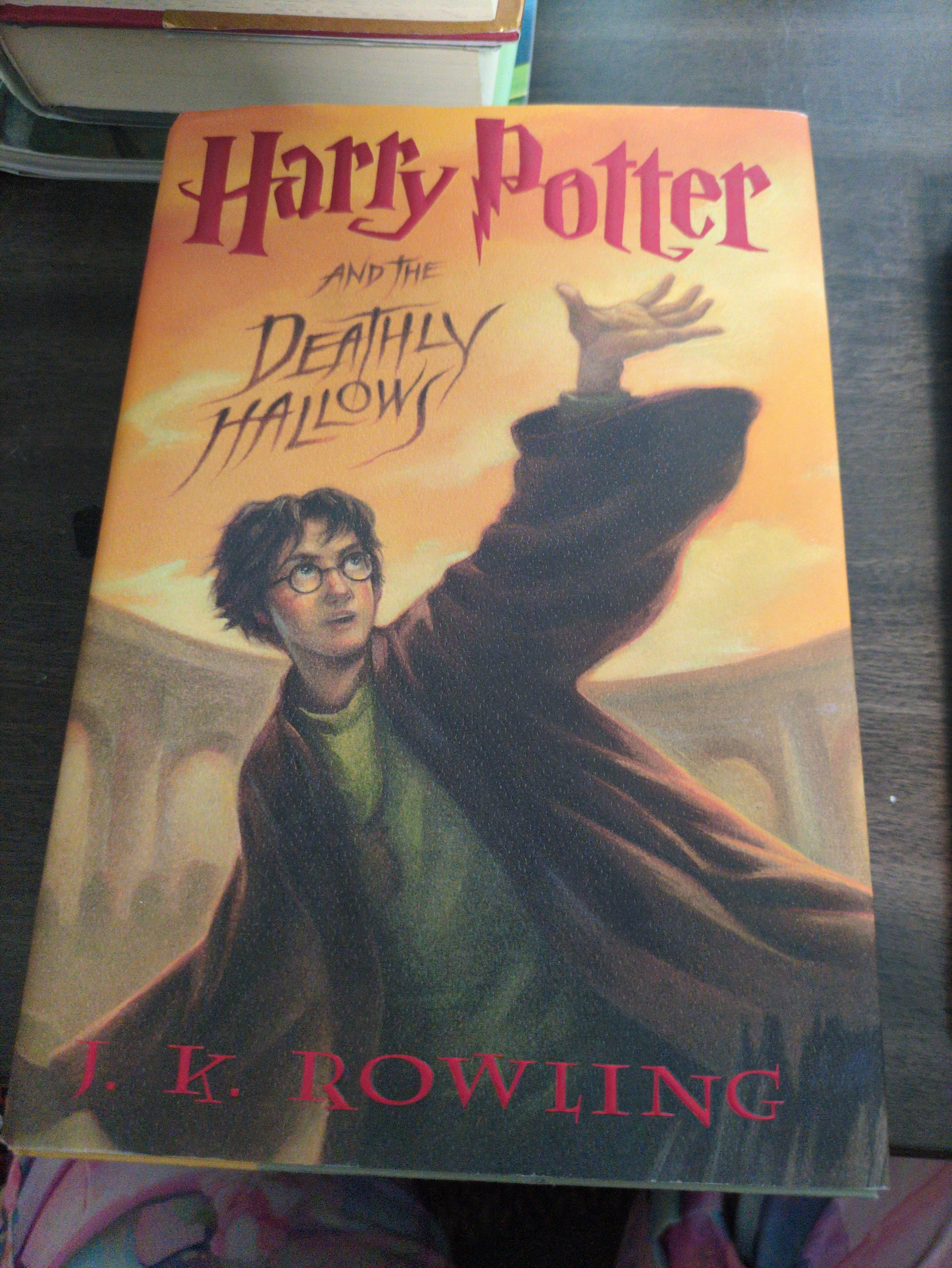 Cover of Harry Potter and the Deathly Hallows (Book 7)